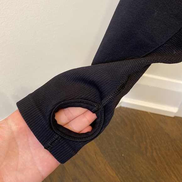 Gymshark long sleeve cropped top with cutout back - Picture 6 of 6